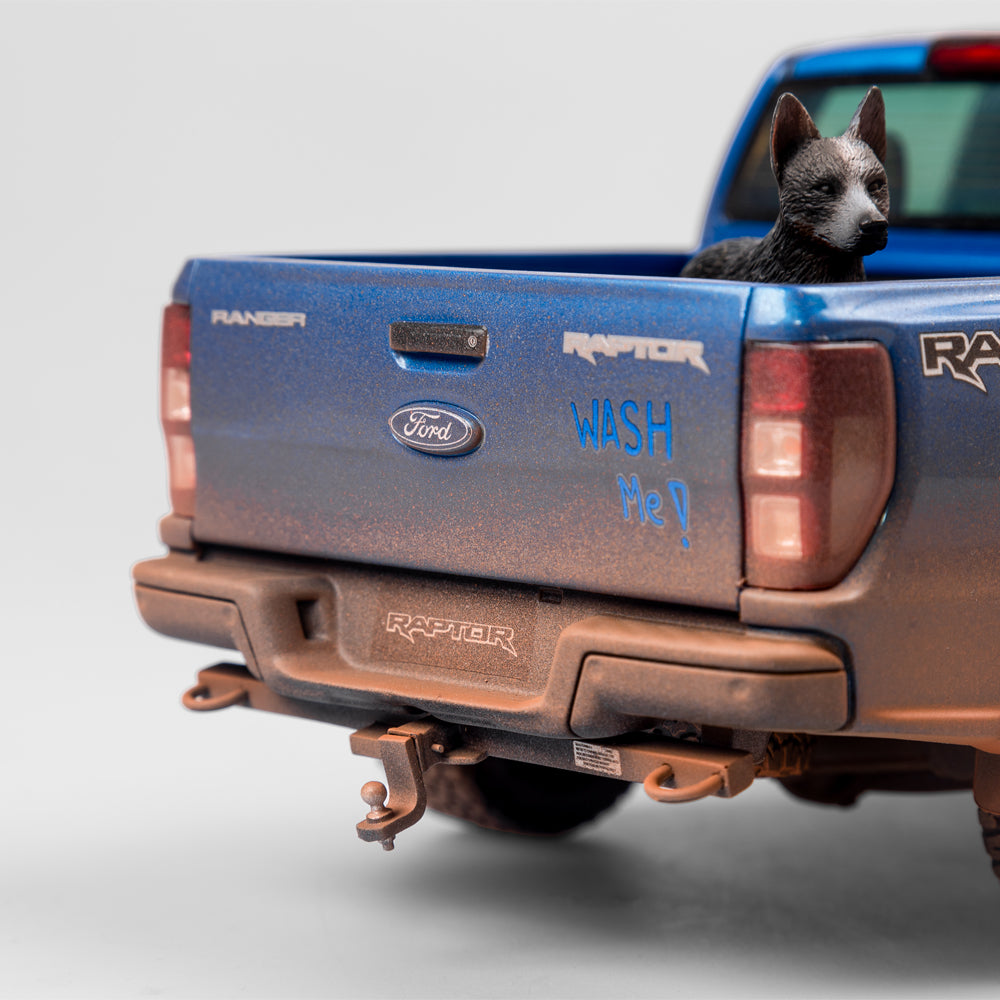 1:18 Ford Ranger Raptor - Velocity Blue - Dirty Version With Dog